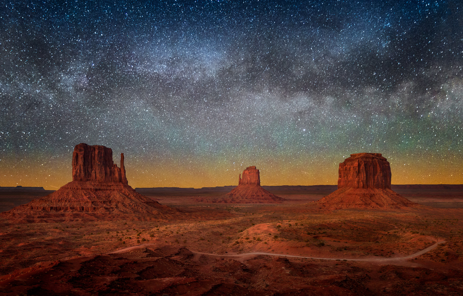 THE STARS ABOVE – Monument Valley – Arizona